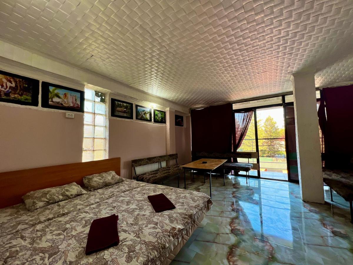 Smile Guesthouse Tbilisi ภายนอก รูปภาพ