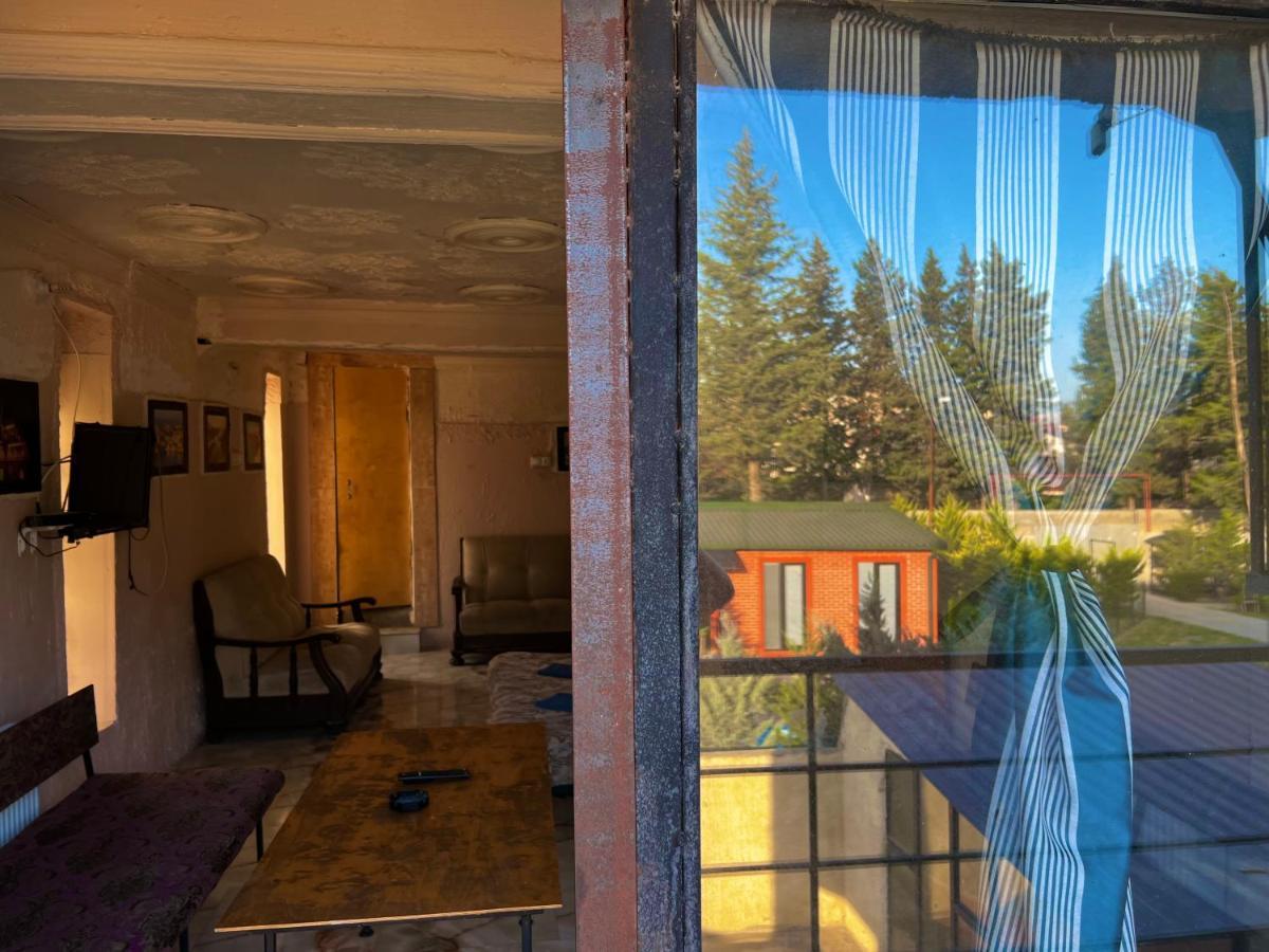 Smile Guesthouse Tbilisi ภายนอก รูปภาพ