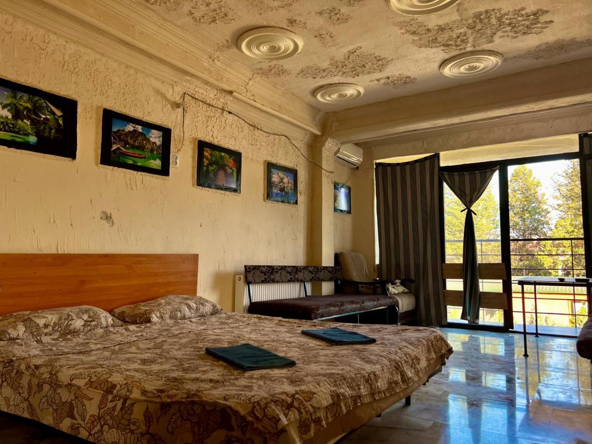 Smile Guesthouse Tbilisi ภายนอก รูปภาพ