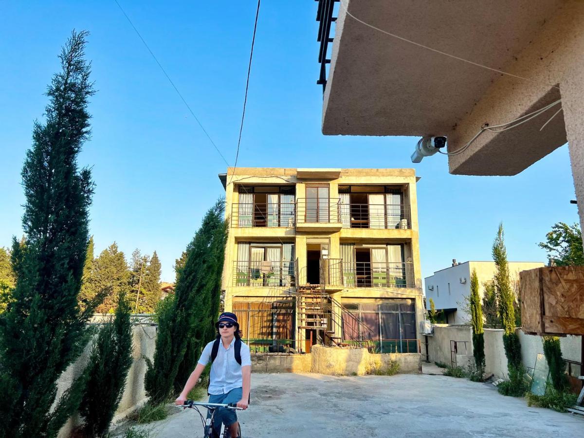 Smile Guesthouse Tbilisi ภายนอก รูปภาพ