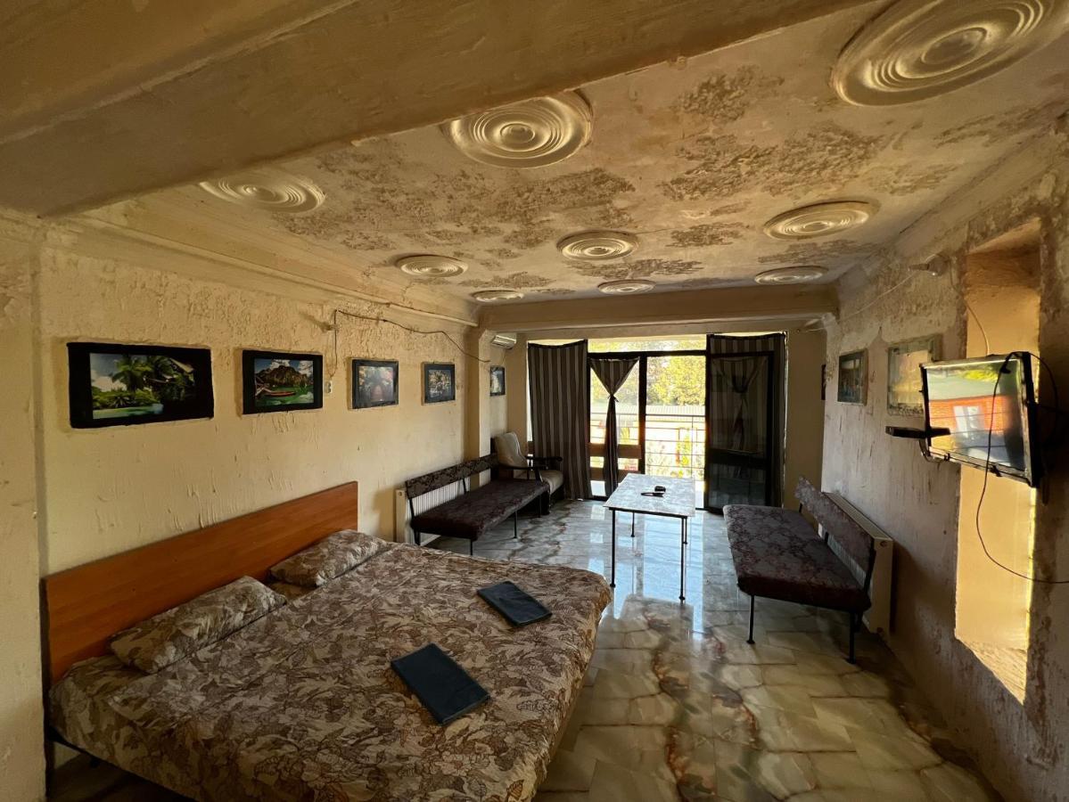 Smile Guesthouse Tbilisi ภายนอก รูปภาพ