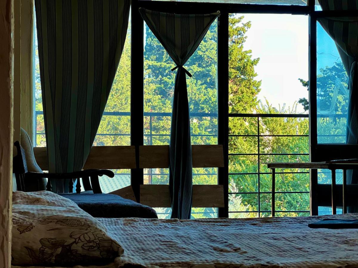 Smile Guesthouse Tbilisi ภายนอก รูปภาพ