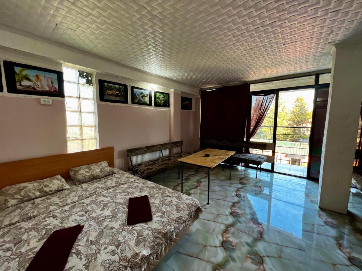 Smile Guesthouse Tbilisi ภายนอก รูปภาพ