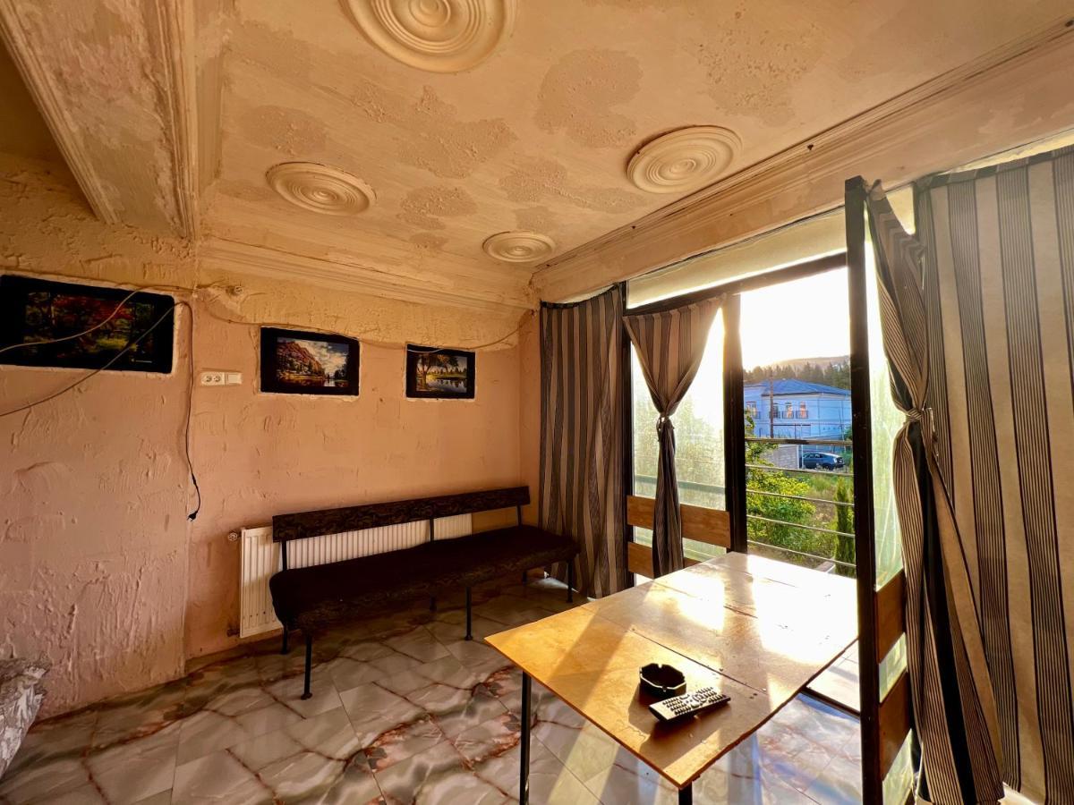 Smile Guesthouse Tbilisi ภายนอก รูปภาพ