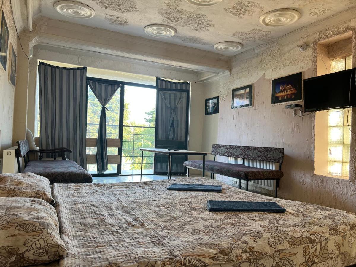 Smile Guesthouse Tbilisi ภายนอก รูปภาพ